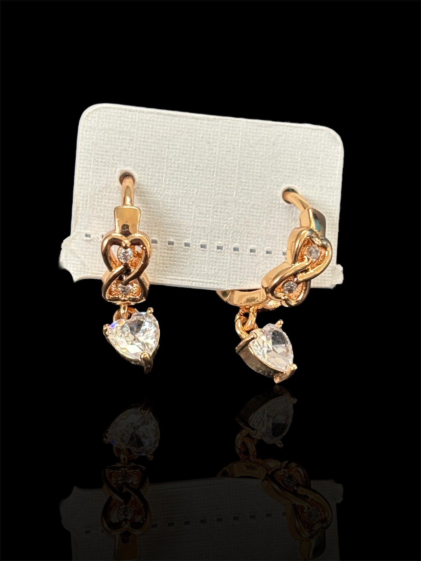 Corazon Infinity Huggie earrings